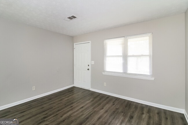 Building Photo - 307 Hamilton Glenn