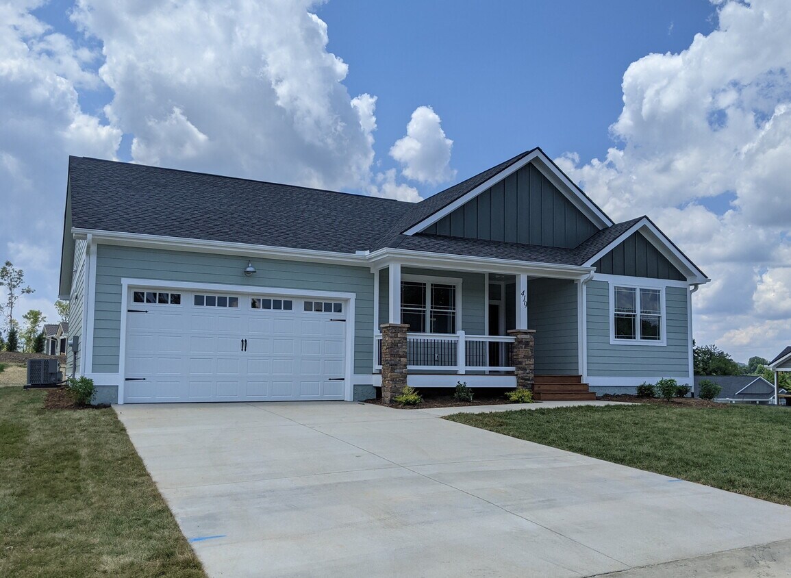 419 Windy Acres Knoll Drive, Hendersonville, NC 28792 House Rental in