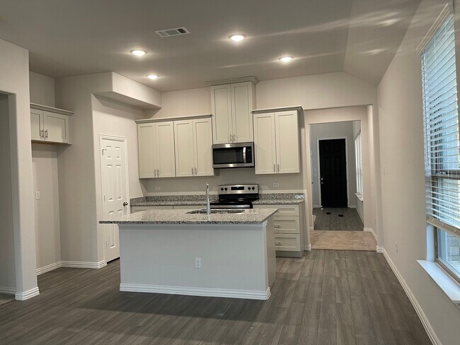 Building Photo - 153 Cole Ln