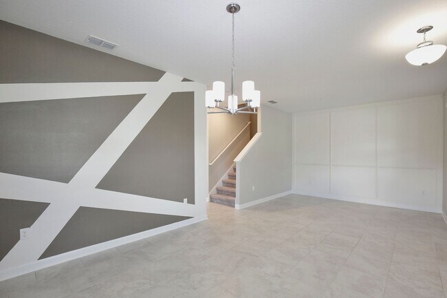 Foto del edificio - Former Model Townhome for Rent – Winter Ga...