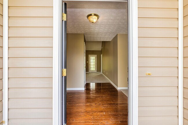 Building Photo - 400 Ashley Trail