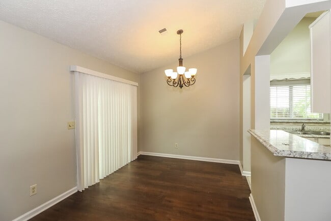 Building Photo - 5009 River Rock Way