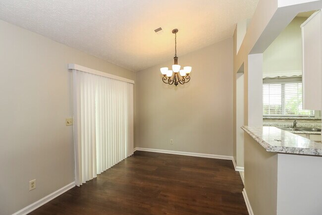 Foto del edificio - 5009 River Rock Way