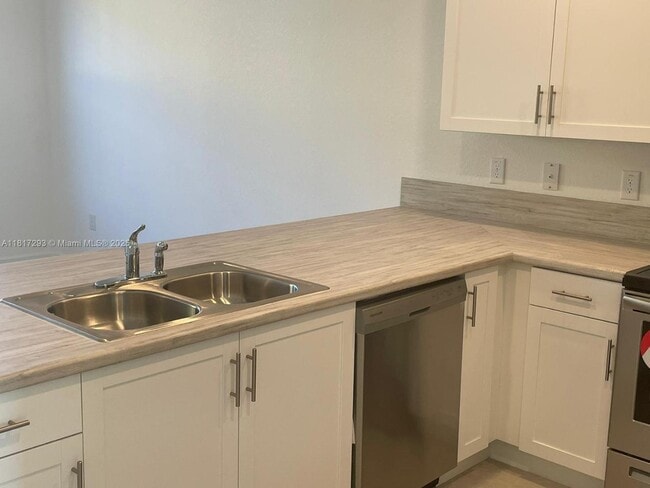 Foto del edificio - 805 NE 211th St