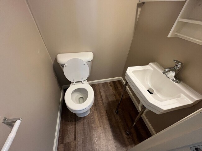 Foto del edificio - 2501 Oakridge Rd