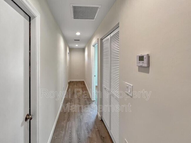 Foto del edificio - 747 Harry Ave S