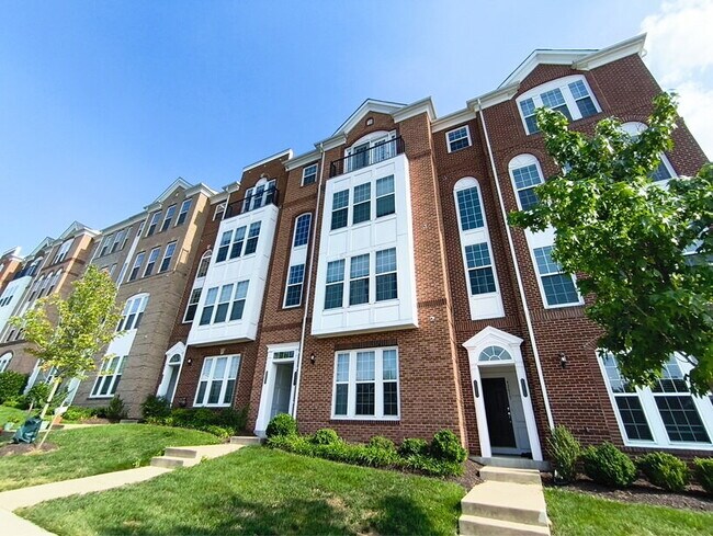 Building Photo - Your Dream Townhome Awaits in Ashburn!