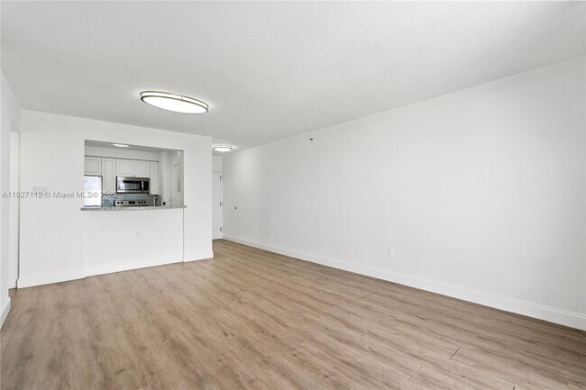 Foto del edificio - 900 SW 8th St