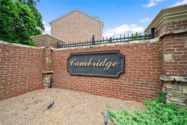 Building Photo - 651 Coligny Ct