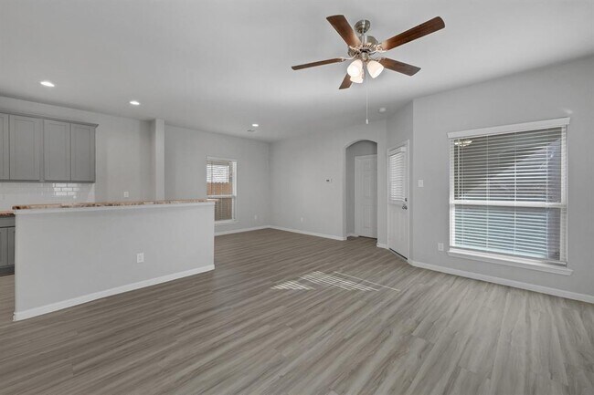 Foto del edificio - 333 Emerald Thicket Ln
