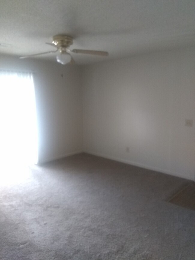 Building Photo - 5515 Hornaday Rd Unit H Greensboro, NC 27409
