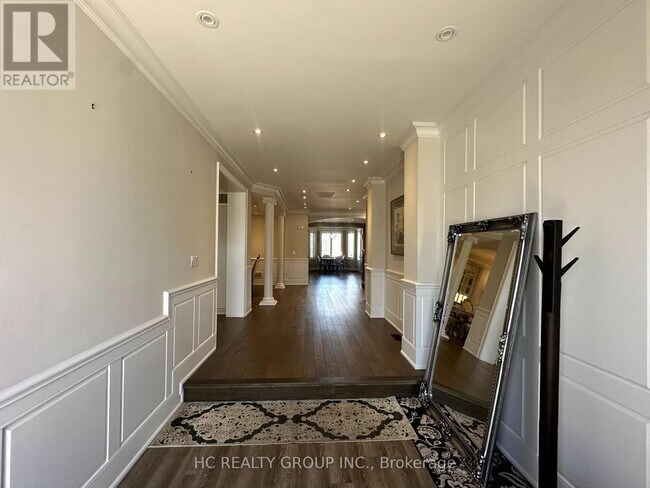 Building Photo - 2 Sanibel Crescent