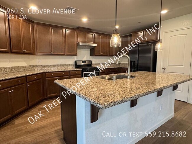 Foto del edificio - 960 S Clover Ave