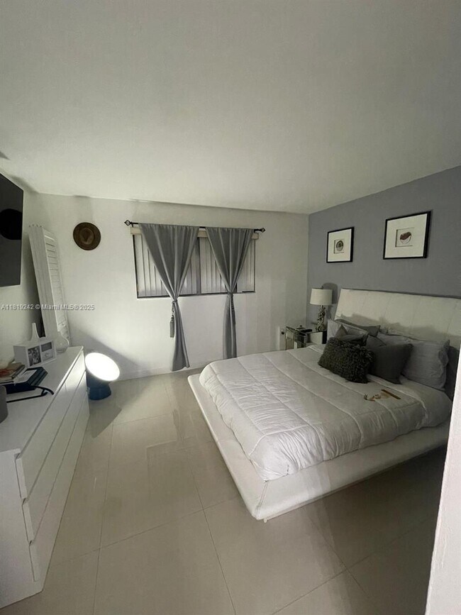 Foto del edificio - 8018 SW 151st Ct