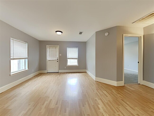Foto del edificio - 6339 Macquarie Dr