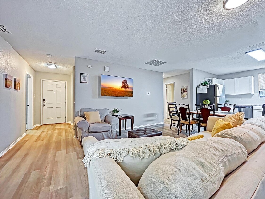 Photo - 1532 Golden Grass Drive