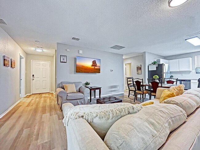 Foto del edificio - Lancaster Stunner with a Gorgeous Open Floor Plan and Elegant Finishes