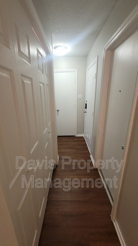 Building Photo - 3909 Leeds Ct