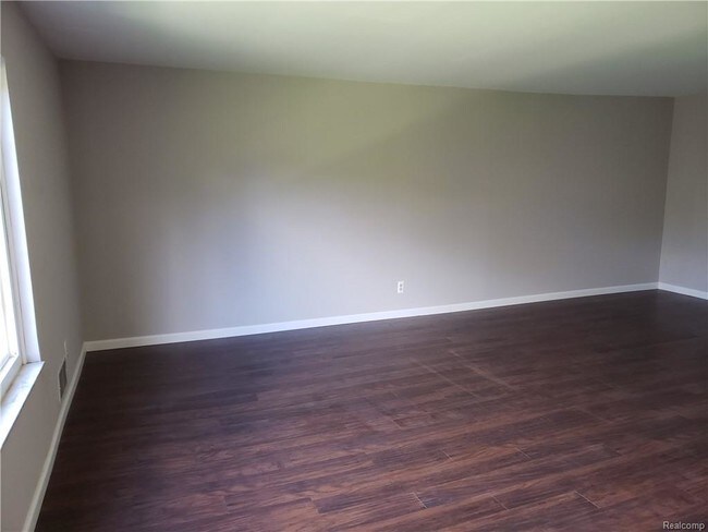 Foto del edificio - 630 E Fox Hills Dr
