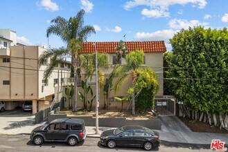 Building Photo - 1540 N Fuller Ave