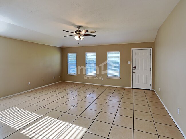 Foto del edificio - 7710 Eldergrove Ln