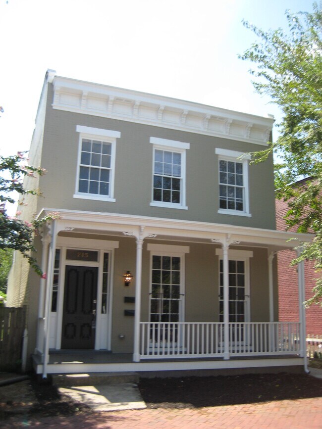 Building Photo - 715 W Clay St