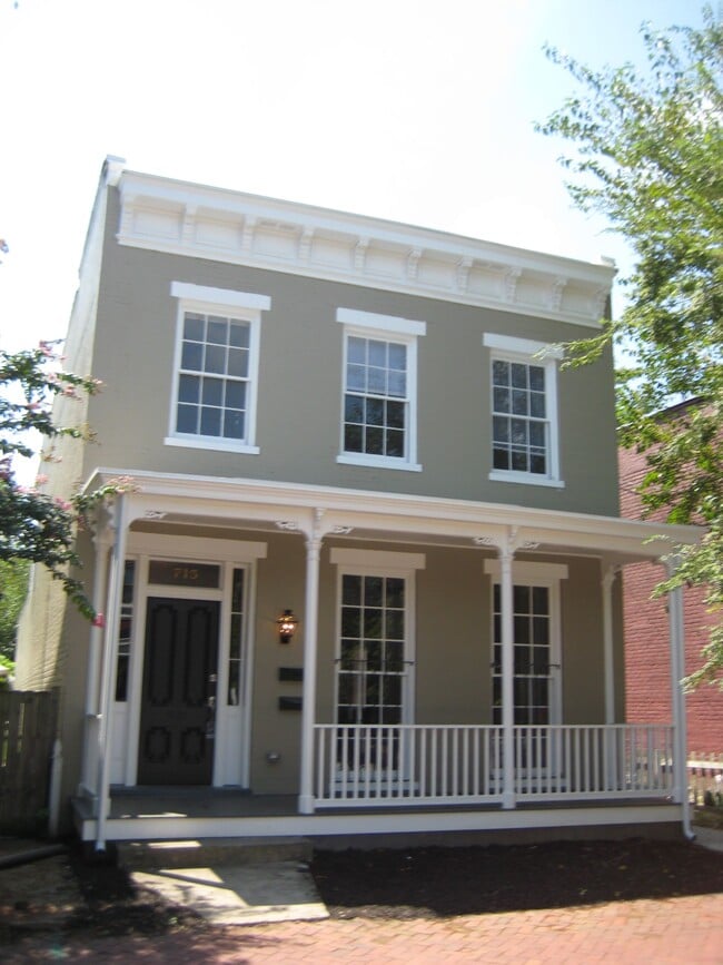 Building Photo - 715 W Clay St