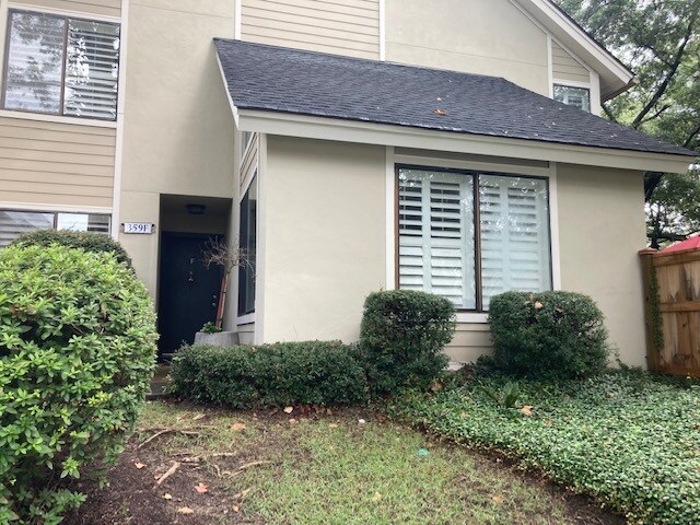Fully furnished all-inclusive 3 bedroom 2.5 bath town home- walk to Mt Pleasant Memorial Park - 359 Spoonbill Ln