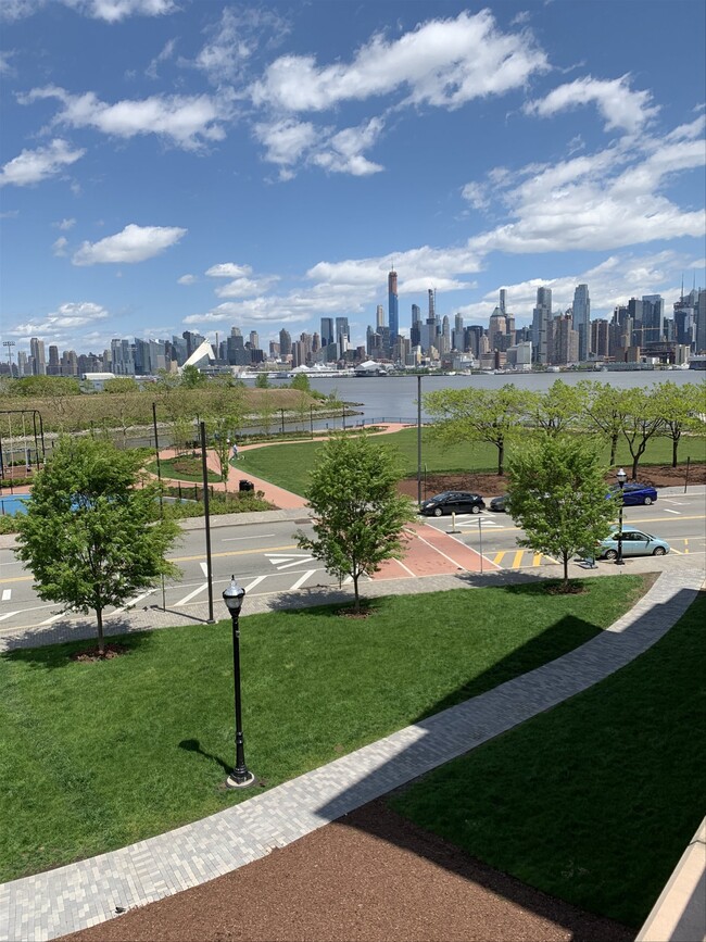 Foto del edificio - Avenue at Port Imperial, Weehawken, NJ 070...