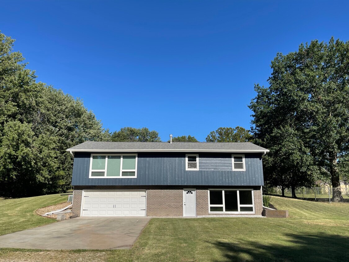 Primary Photo - 6026 NW North Hills Dr