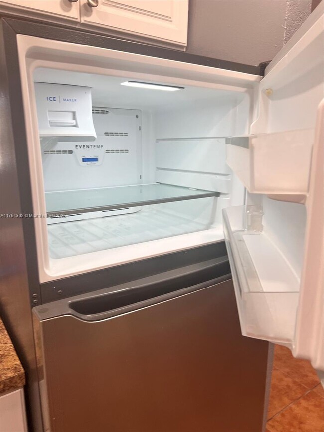 Building Photo - 2 bedroom in Hallandale FL 33009