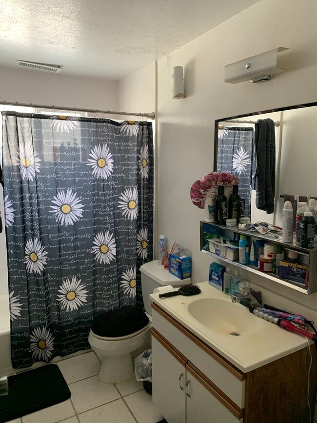 Building Photo - Cozy 2-Bedroom Apartment in Central Provo – Available Now!