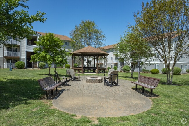 Courtyard - Autumn Park Apartments