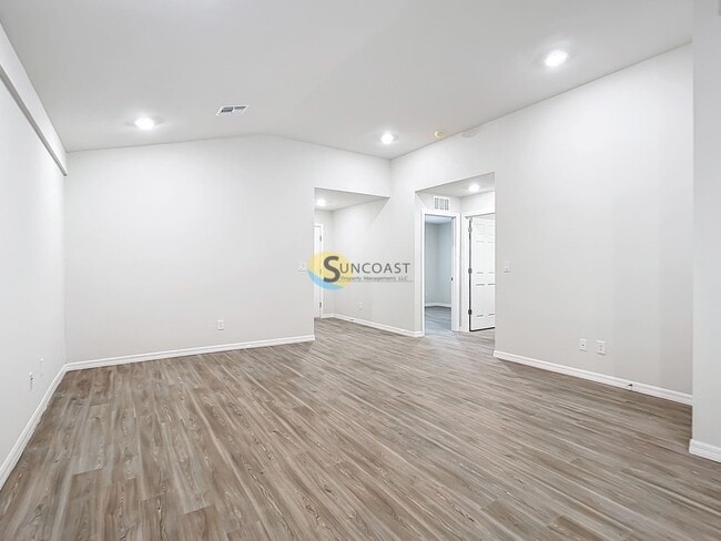 Foto del edificio - 17053 Nixon Ave
