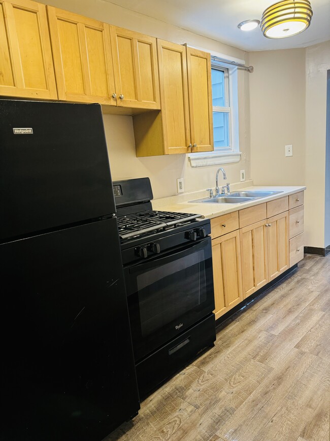 Building Photo - 726 Evergreen Ave