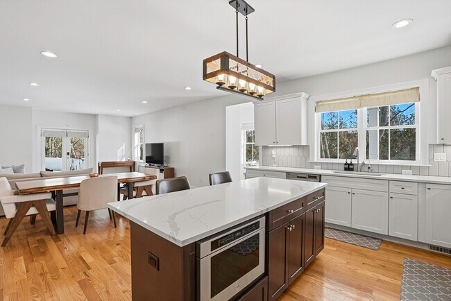 Foto del edificio - 279 W Central St