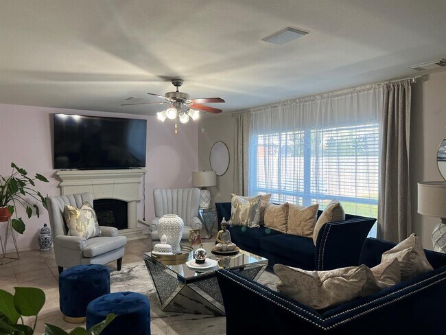 Foto del edificio - 11910 Ribbon Falls Dr