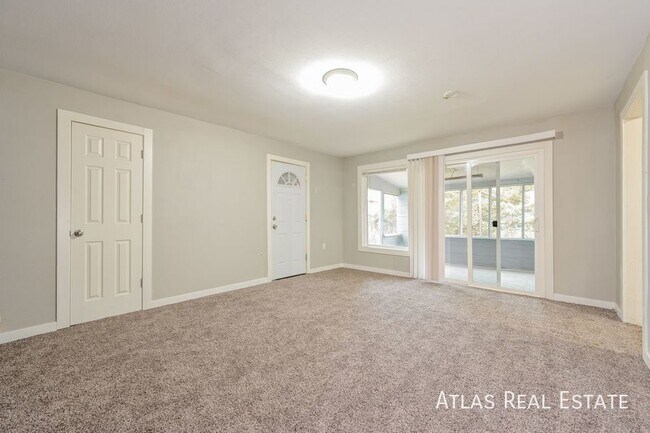 Foto del edificio - 1092 Worchester St