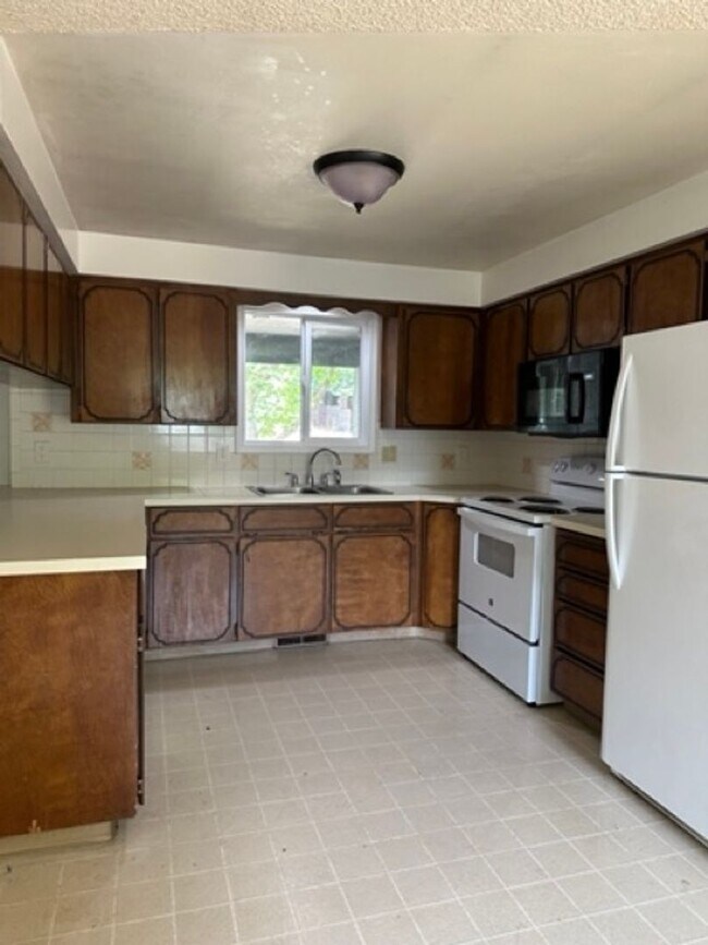 Foto del edificio - Large 5 Bedroom Home in Cheney