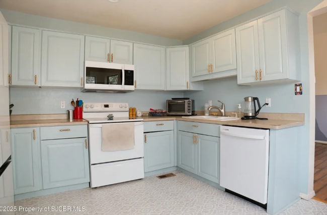 Building Photo - 3112 N Mountain View Dr