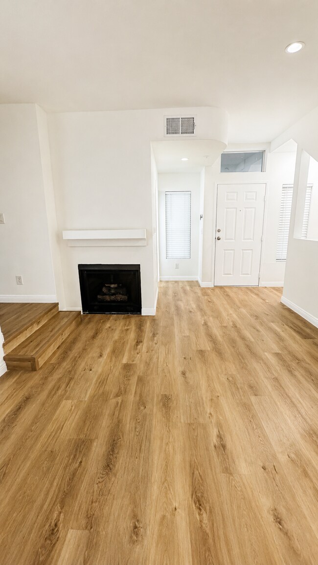 Sala de estar - 7900 Woodman Ave