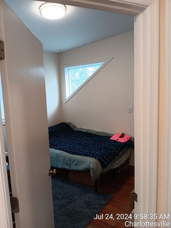 Building Photo - 14th Street NW / 2 Bedroom / 2 Bath Leasin...