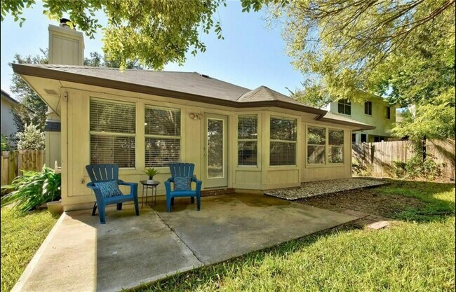 Foto del edificio - 1312 Strickland Dr