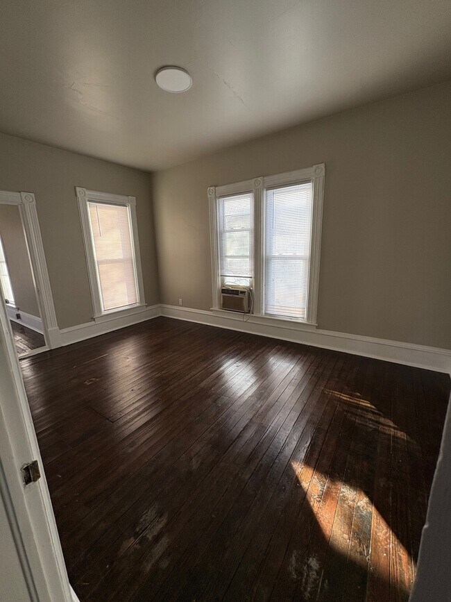 Foto del edificio - 229 N Washington St