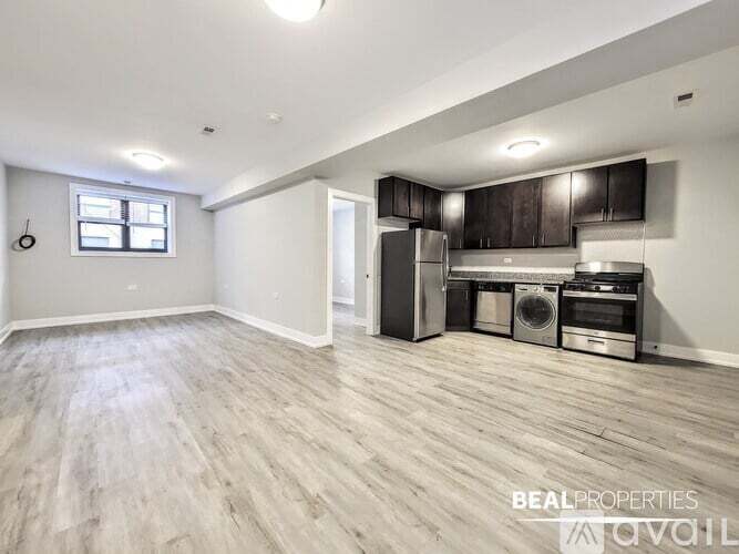 Foto principal - 822 W Waveland Ave
