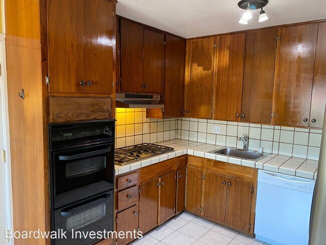 Foto del edificio - 4 br, 2 bath House - 10 Clover Cir.