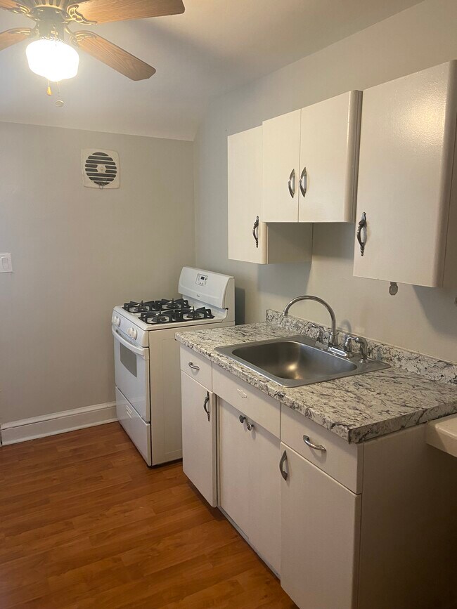 Kitchen - 7604 Daniels Ave