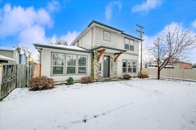 Foto del edificio - Modern 2 Story Home in North End!