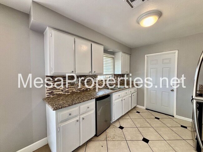 Foto del edificio - 16327 Seneca Rd