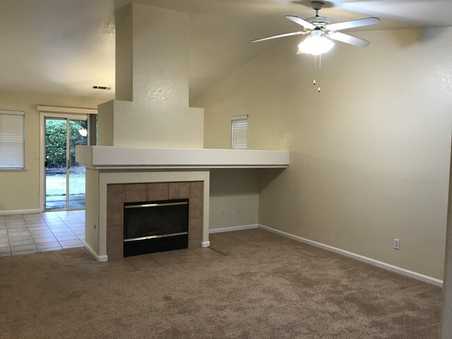 Building Photo - 516 VIEWPOINT